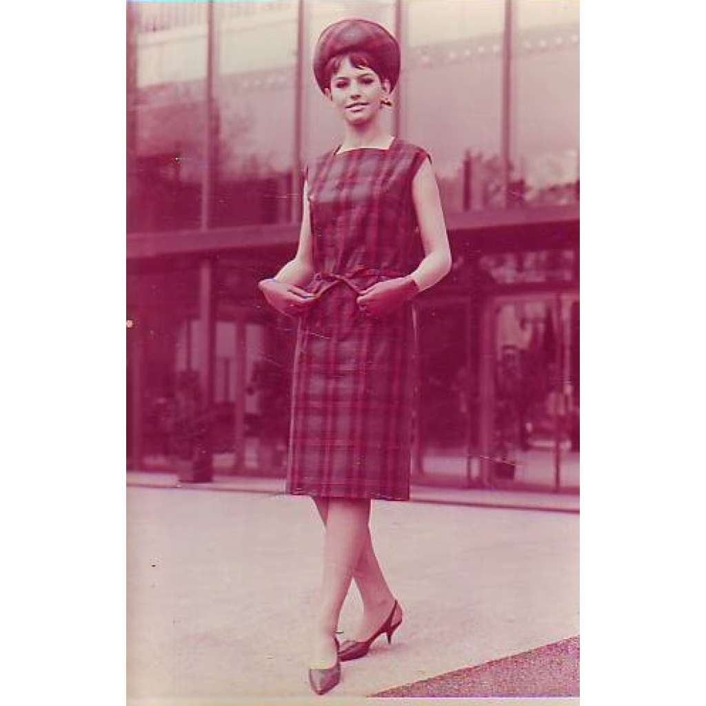 Letní šaty  Reklamní fotografie móda 60. léta